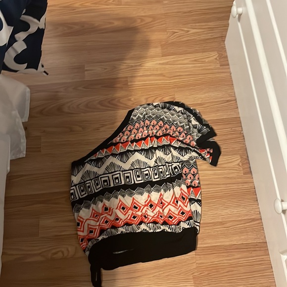 Forever 21 off the shoulders shirt size S. - Picture 4 of 5